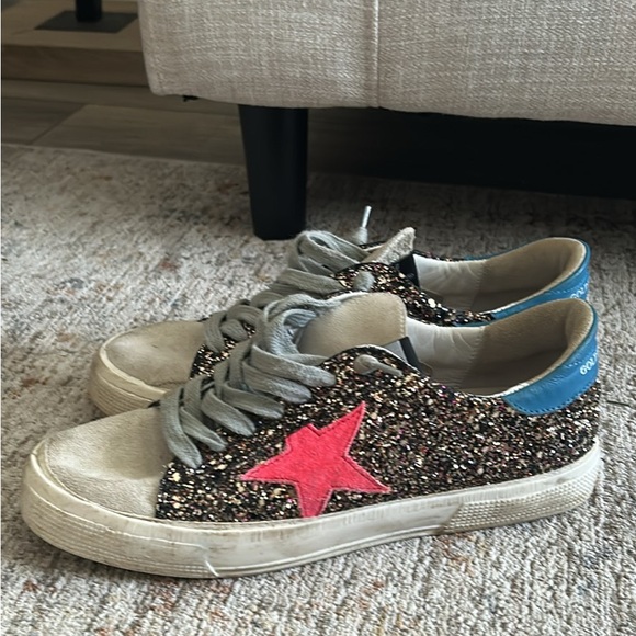 Golden Goose Sneakers size 9 - Picture 2 of 3